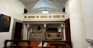 Lápide de Santa Zita na Basílica de San Frediano em Lucca.